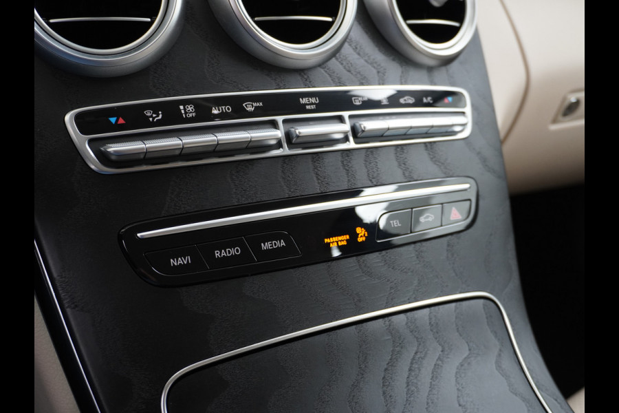 Mercedes-Benz C-Klasse Estate 300e PHEV Hybrid Automaat Leder Virtual Cockpit Apple Carplay Android Auto Adaptive-Cruise Lane-Assist High Performance-L Keyless Dual-Ecc Distronic+ Rijassistentiepakket Park-Assist Verkeersbord-Herkenning Origineel Nederlandse Auto Nieuwprijs €59.000 320PK 700Nm Koppel