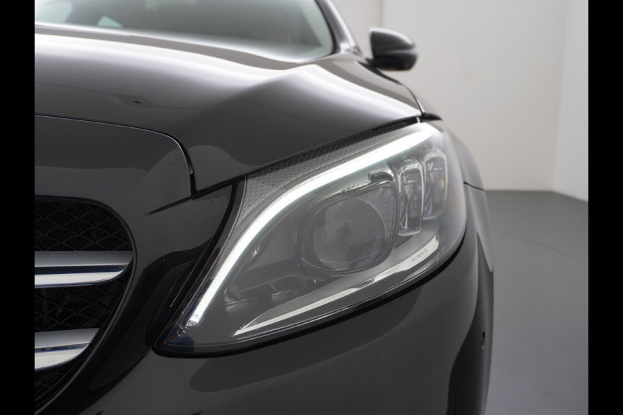 Mercedes-Benz C-Klasse Estate 300e PHEV Hybrid Automaat Leder Virtual Cockpit Apple Carplay Android Auto Adaptive-Cruise Lane-Assist High Performance-L Keyless Dual-Ecc Distronic+ Rijassistentiepakket Park-Assist Verkeersbord-Herkenning Origineel Nederlandse Auto Nieuwprijs €59.000 320PK 700Nm Koppel
