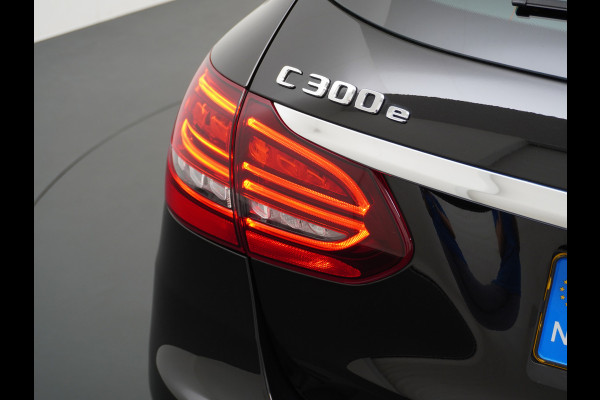 Mercedes-Benz C-Klasse Estate 300e PHEV Hybrid Automaat Leder Virtual Cockpit Apple Carplay Android Auto Adaptive-Cruise Lane-Assist High Performance-L Keyless Dual-Ecc Distronic+ Rijassistentiepakket Park-Assist Verkeersbord-Herkenning Origineel Nederlandse Auto Nieuwprijs €59.000 320PK 700Nm Koppel