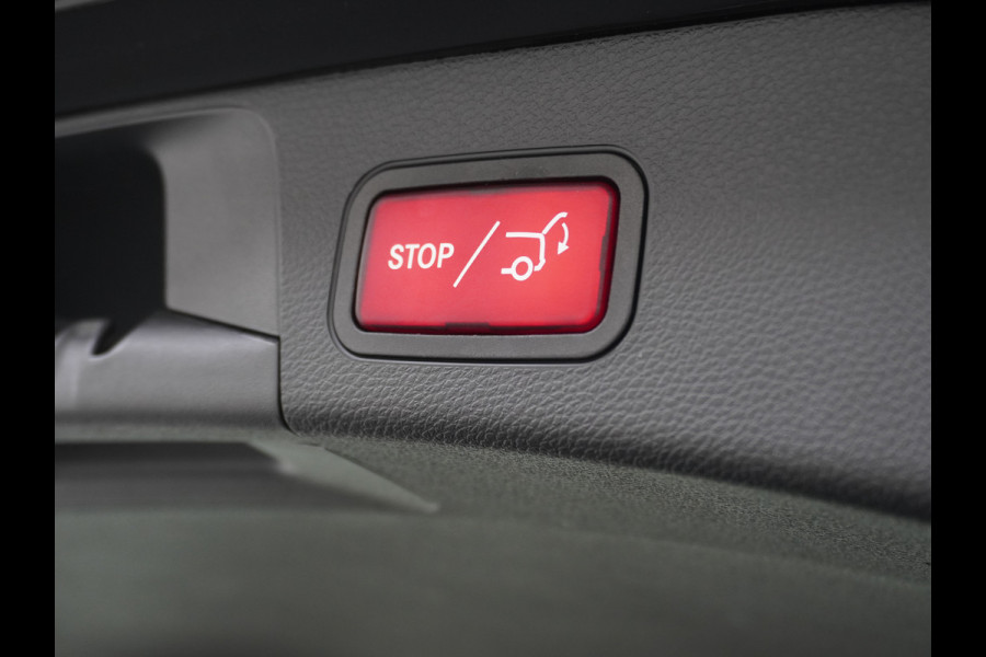 Mercedes-Benz C-Klasse Estate 300e PHEV Hybrid Automaat Leder Virtual Cockpit Apple Carplay Android Auto Adaptive-Cruise Lane-Assist High Performance-L Keyless Dual-Ecc Distronic+ Rijassistentiepakket Park-Assist Verkeersbord-Herkenning Origineel Nederlandse Auto Nieuwprijs €59.000 320PK 700Nm Koppel