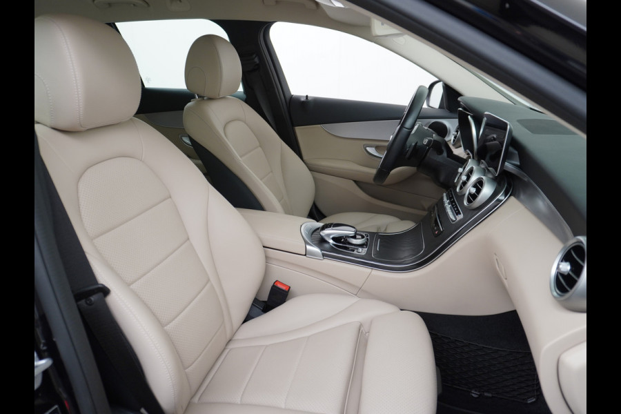 Mercedes-Benz C-Klasse Estate 300e PHEV Hybrid Automaat Leder Virtual Cockpit Apple Carplay Android Auto Adaptive-Cruise Lane-Assist High Performance-L Keyless Dual-Ecc Distronic+ Rijassistentiepakket Park-Assist Verkeersbord-Herkenning Origineel Nederlandse Auto Nieuwprijs €59.000 320PK 700Nm Koppel