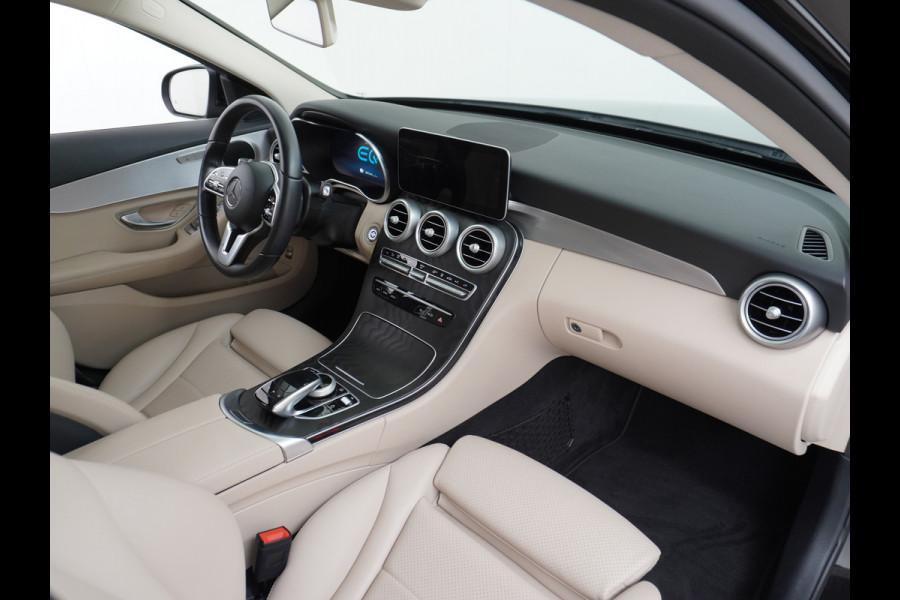 Mercedes-Benz C-Klasse Estate 300e PHEV Hybrid Automaat Leder Virtual Cockpit Apple Carplay Android Auto Adaptive-Cruise Lane-Assist High Performance-L Keyless Dual-Ecc Distronic+ Rijassistentiepakket Park-Assist Verkeersbord-Herkenning Origineel Nederlandse Auto Nieuwprijs €59.000 320PK 700Nm Koppel