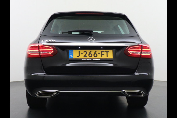 Mercedes-Benz C-Klasse Estate 300e PHEV Hybrid Automaat Leder Virtual Cockpit Apple Carplay Android Auto Adaptive-Cruise Lane-Assist High Performance-L Keyless Dual-Ecc Distronic+ Rijassistentiepakket Park-Assist Verkeersbord-Herkenning Origineel Nederlandse Auto Nieuwprijs €59.000 320PK 700Nm Koppel
