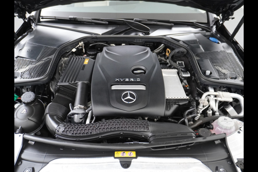 Mercedes-Benz C-Klasse Estate 300e PHEV Hybrid Automaat Leder Virtual Cockpit Apple Carplay Android Auto Adaptive-Cruise Lane-Assist High Performance-L Keyless Dual-Ecc Distronic+ Rijassistentiepakket Park-Assist Verkeersbord-Herkenning Origineel Nederlandse Auto Nieuwprijs €59.000 320PK 700Nm Koppel