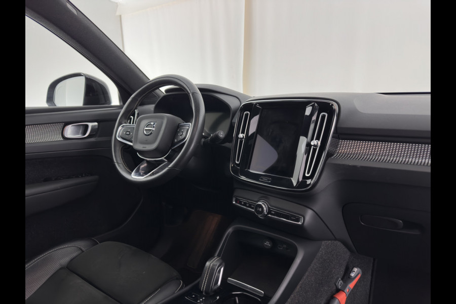 Volvo XC40 Recharge P8 AWD R-Design [ 3-Fase ] { SOH-89%} (INCL-BTW) *PANO | LEATHER-ALCANTARA | DIGI-COCKPIT | FULL-LED | PREMIUM-AUDIO | CARPLAY | KEYLESS | NAVI-FULLMAP | ECC | PDC | HEATED-SPORTSEATS | BLIS | PRIVACY-GLASS | 19''ALU*