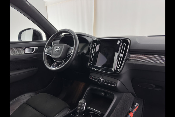 Volvo XC40 Recharge P8 AWD R-Design [ 3-Fase ] { SOH-89%} (INCL-BTW) *PANO | LEATHER-ALCANTARA | DIGI-COCKPIT | FULL-LED | PREMIUM-AUDIO | CARPLAY | KEYLESS | NAVI-FULLMAP | ECC | PDC | HEATED-SPORTSEATS | BLIS | PRIVACY-GLASS | 19''ALU*
