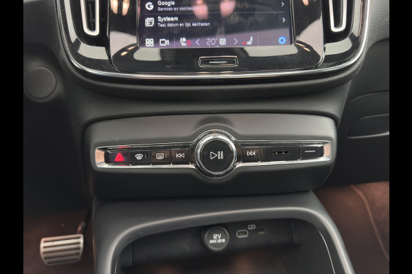 Volvo XC40 Recharge P8 AWD R-Design [ 3-Fase ] { SOH-89%} (INCL-BTW) *PANO | LEATHER-ALCANTARA | DIGI-COCKPIT | FULL-LED | PREMIUM-AUDIO | CARPLAY | KEYLESS | NAVI-FULLMAP | ECC | PDC | HEATED-SPORTSEATS | BLIS | PRIVACY-GLASS | 19''ALU*