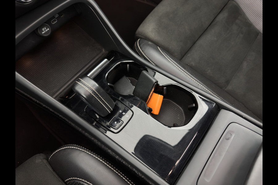 Volvo XC40 Recharge P8 AWD R-Design [ 3-Fase ] { SOH-89%} (INCL-BTW) *PANO | LEATHER-ALCANTARA | DIGI-COCKPIT | FULL-LED | PREMIUM-AUDIO | CARPLAY | KEYLESS | NAVI-FULLMAP | ECC | PDC | HEATED-SPORTSEATS | BLIS | PRIVACY-GLASS | 19''ALU*