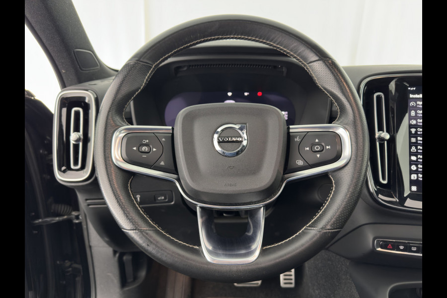 Volvo XC40 Recharge P8 AWD R-Design [ 3-Fase ] { SOH-89%} (INCL-BTW) *PANO | LEATHER-ALCANTARA | DIGI-COCKPIT | FULL-LED | PREMIUM-AUDIO | CARPLAY | KEYLESS | NAVI-FULLMAP | ECC | PDC | HEATED-SPORTSEATS | BLIS | PRIVACY-GLASS | 19''ALU*