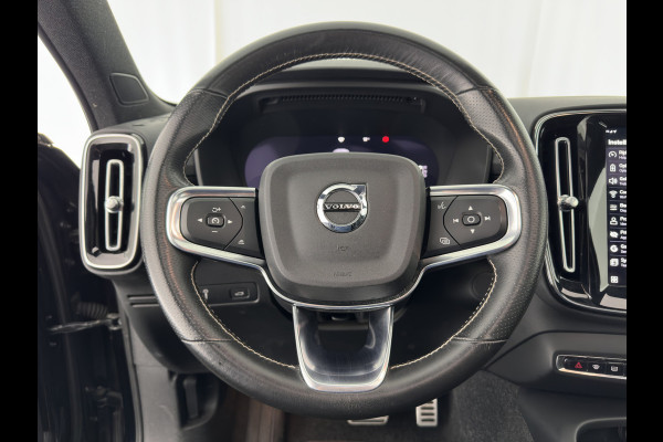 Volvo XC40 Recharge P8 AWD R-Design [ 3-Fase ] { SOH-89%} (INCL-BTW) *PANO | LEATHER-ALCANTARA | DIGI-COCKPIT | FULL-LED | PREMIUM-AUDIO | CARPLAY | KEYLESS | NAVI-FULLMAP | ECC | PDC | HEATED-SPORTSEATS | BLIS | PRIVACY-GLASS | 19''ALU*