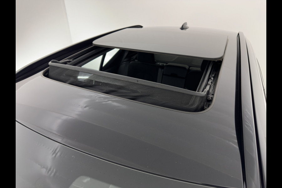 Volvo XC40 Recharge P8 AWD R-Design [ 3-Fase ] { SOH-89%} (INCL-BTW) *PANO | LEATHER-ALCANTARA | DIGI-COCKPIT | FULL-LED | PREMIUM-AUDIO | CARPLAY | KEYLESS | NAVI-FULLMAP | ECC | PDC | HEATED-SPORTSEATS | BLIS | PRIVACY-GLASS | 19''ALU*