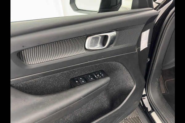 Volvo XC40 Recharge P8 AWD R-Design [ 3-Fase ] { SOH-89%} (INCL-BTW) *PANO | LEATHER-ALCANTARA | DIGI-COCKPIT | FULL-LED | PREMIUM-AUDIO | CARPLAY | KEYLESS | NAVI-FULLMAP | ECC | PDC | HEATED-SPORTSEATS | BLIS | PRIVACY-GLASS | 19''ALU*
