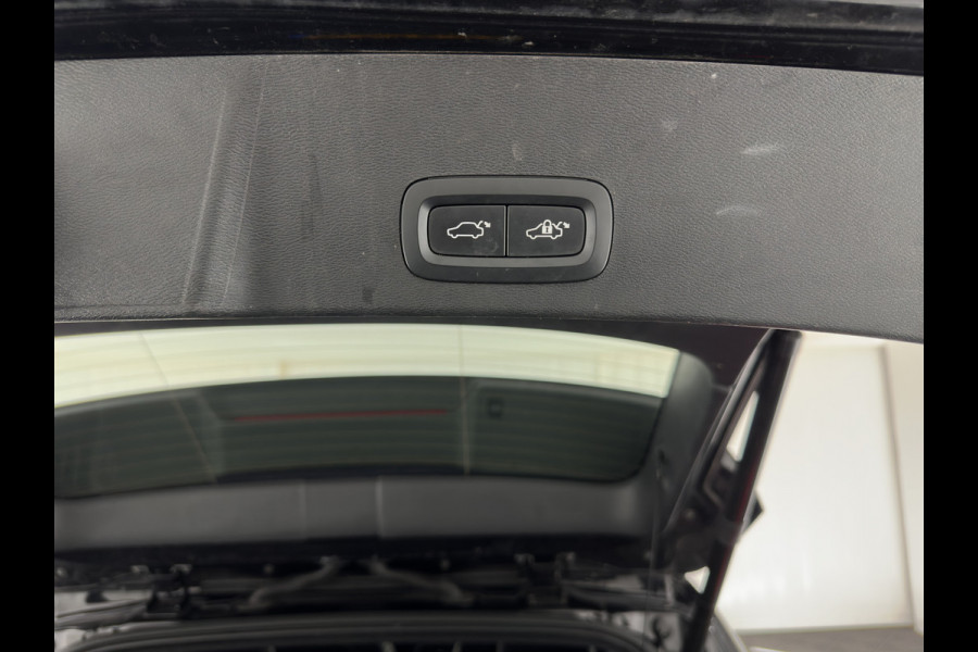 Volvo XC40 Recharge P8 AWD R-Design [ 3-Fase ] { SOH-89%} (INCL-BTW) *PANO | LEATHER-ALCANTARA | DIGI-COCKPIT | FULL-LED | PREMIUM-AUDIO | CARPLAY | KEYLESS | NAVI-FULLMAP | ECC | PDC | HEATED-SPORTSEATS | BLIS | PRIVACY-GLASS | 19''ALU*
