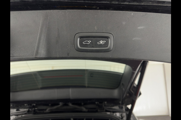 Volvo XC40 Recharge P8 AWD R-Design [ 3-Fase ] { SOH-89%} (INCL-BTW) *PANO | LEATHER-ALCANTARA | DIGI-COCKPIT | FULL-LED | PREMIUM-AUDIO | CARPLAY | KEYLESS | NAVI-FULLMAP | ECC | PDC | HEATED-SPORTSEATS | BLIS | PRIVACY-GLASS | 19''ALU*