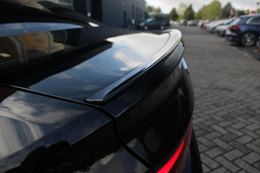 Audi A3 Limousine 2.0 TFSI 310PK S3 QUATTRO | APPLE CARPLAY/ANDROID AUTO | STOEL VERWARMING | S-LINE INTERIEUR/EXTERIEUR | SPORT STUUR S-LINE MET SCHAKEL FUNCTIE | NAVIGATIE | VIRTUAL COCKPIT PLUS | GLANS PAKKET | CRUISE CONTROL | ADVANCED KEY | AMBIENTE VERLICHTING | LANE ASSIST | CLIMATE CONTROL | FULL LED KOPLAMPEN | SPORT STOELEN | PARKEER SENSOREN ACHTER | S SPORTONDERSTEL | S REMMEN | DRAADLOZE TELEFOONLADER |
