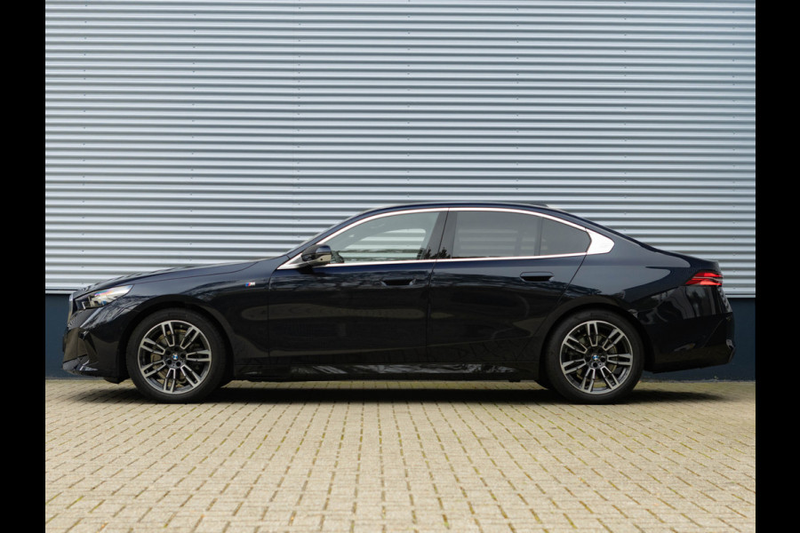 BMW 5 Serie 520i M-Sport - Pano - Driving Ass Plus - Harman Kardon - Stoelventilatie