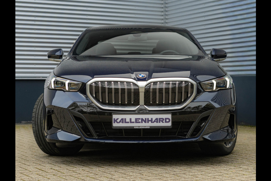 BMW 5 Serie 520i M-Sport - Pano - Driving Ass Plus - Harman Kardon - Stoelventilatie