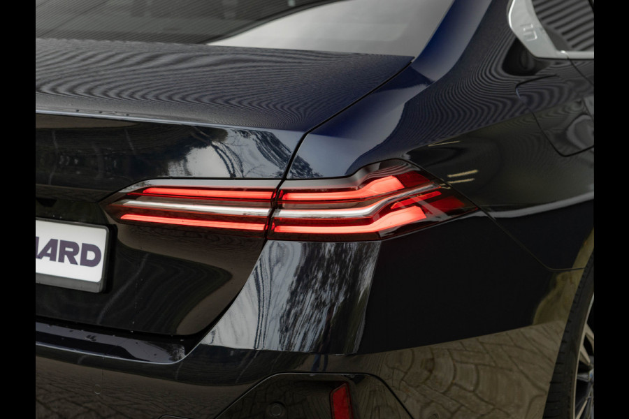 BMW 5 Serie 520i M-Sport - Pano - Driving Ass Plus - Harman Kardon - Stoelventilatie