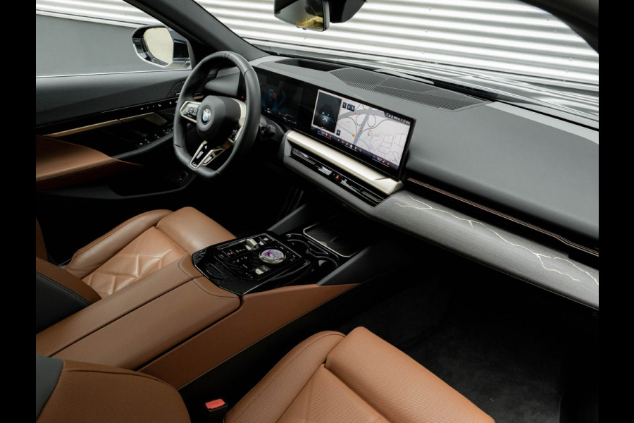 BMW 5 Serie 520i M-Sport - Pano - Driving Ass Plus - Harman Kardon - Stoelventilatie