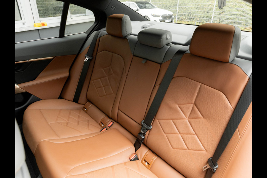 BMW 5 Serie 520i M-Sport - Pano - Driving Ass Plus - Harman Kardon - Stoelventilatie