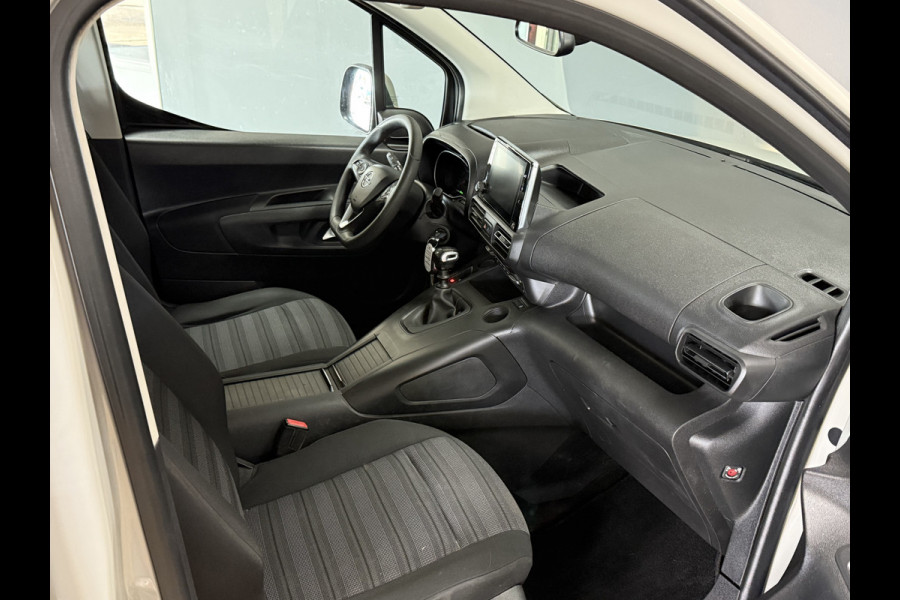 Opel Combo Tour 1.2 Turbo L1H1 Edition | Carplay | Navi | Trekhaak Opel Combo Tour 1.2 Turbo L1H1 Edition | Carplay | Navi | Trekhaak