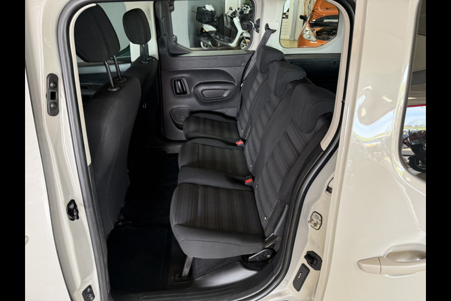 Opel Combo Tour 1.2 Turbo L1H1 Edition | Carplay | Navi | Trekhaak Opel Combo Tour 1.2 Turbo L1H1 Edition | Carplay | Navi | Trekhaak