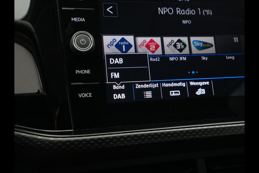 Volkswagen T-Cross 1.0 TSI 115pk Life Navigatie Trekhaak Acc Pdc Carplay Side Assist 145 Volkswagen T-Cross 1.0 TSI 115pk Life Navigatie Trekhaak Acc Pdc Carplay Side Assist 145