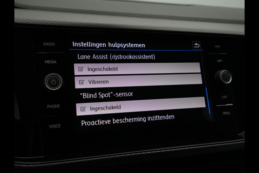 Volkswagen T-Cross 1.0 TSI 115pk Life Navigatie Trekhaak Acc Pdc Carplay Side Assist 145 Volkswagen T-Cross 1.0 TSI 115pk Life Navigatie Trekhaak Acc Pdc Carplay Side Assist 145