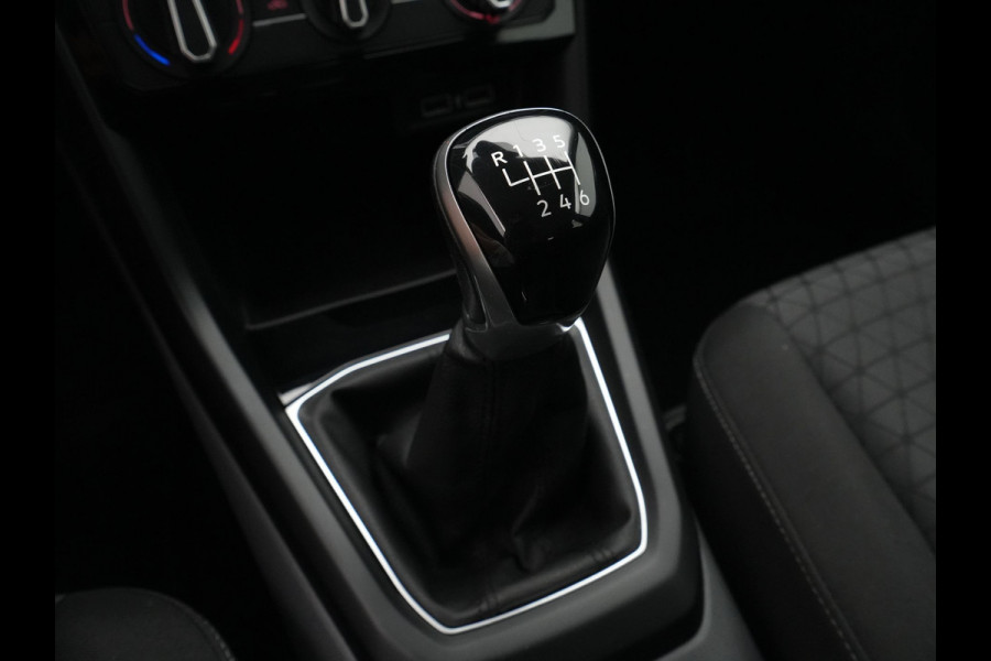 Volkswagen T-Cross 1.0 TSI 115pk Life Navigatie Trekhaak Acc Pdc Carplay Side Assist 145 Volkswagen T-Cross 1.0 TSI 115pk Life Navigatie Trekhaak Acc Pdc Carplay Side Assist 145