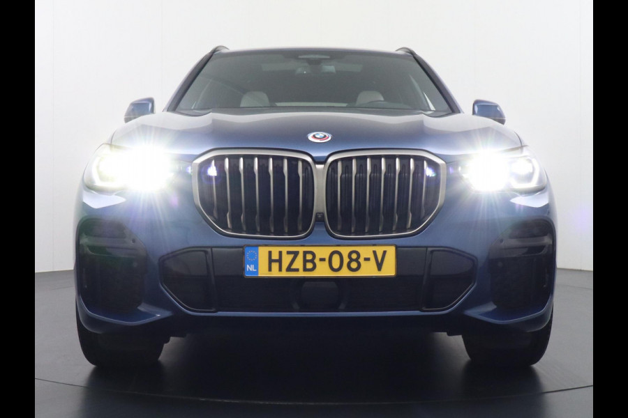 BMW X5 xDrive45e High Executive M SPORT VAN: 69.900,- VOOR: 64.440,- UW HERFSTVOORDEEL: 5.460,- M SPORT MEMORY SEAT | LASER LED | DRIV. ASS. PROFFESIONAL | PANO | 360 CAMERA | LUCHTVERING| ELEK. TREKHAAK | MEGA VOL!