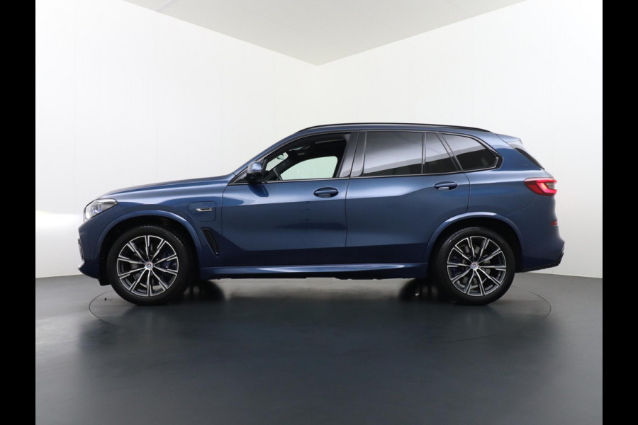 BMW X5 xDrive45e High Executive M SPORT VAN: 69.900,- VOOR: 64.440,- UW HERFSTVOORDEEL: 5.460,- M SPORT MEMORY SEAT | LASER LED | DRIV. ASS. PROFFESIONAL | PANO | 360 CAMERA | LUCHTVERING| ELEK. TREKHAAK | MEGA VOL!
