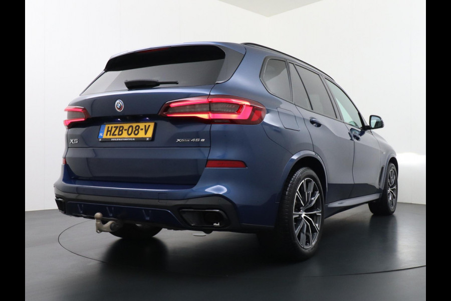 BMW X5 xDrive45e High Executive M SPORT VAN: 69.900,- VOOR: 64.440,- UW HERFSTVOORDEEL: 5.460,- M SPORT MEMORY SEAT | LASER LED | DRIV. ASS. PROFFESIONAL | PANO | 360 CAMERA | LUCHTVERING| ELEK. TREKHAAK | MEGA VOL!