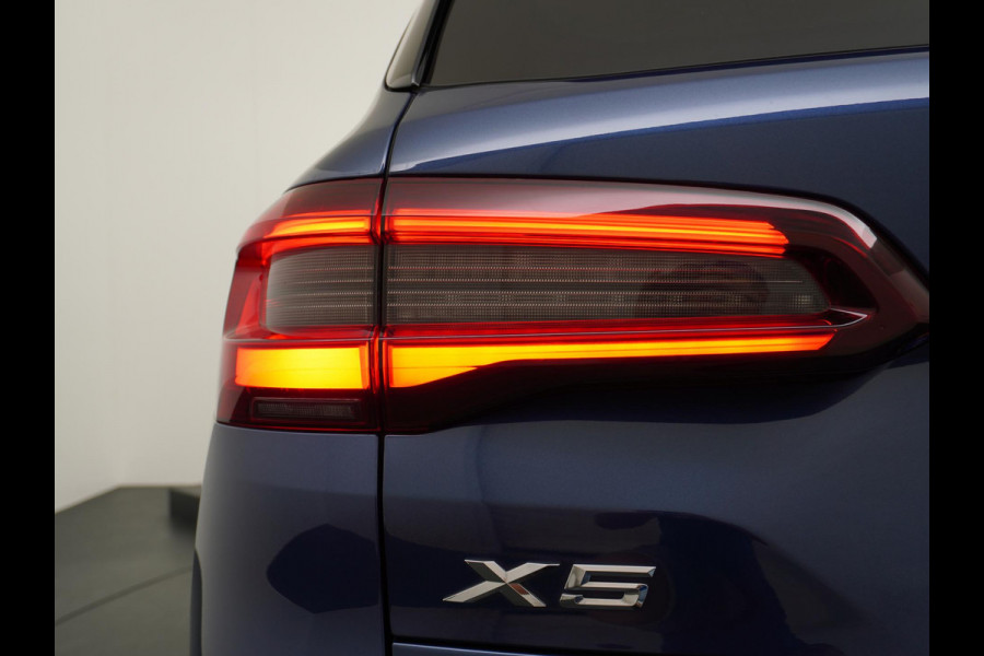 BMW X5 xDrive45e High Executive M SPORT VAN: 69.900,- VOOR: 64.440,- UW HERFSTVOORDEEL: 5.460,- M SPORT MEMORY SEAT | LASER LED | DRIV. ASS. PROFFESIONAL | PANO | 360 CAMERA | LUCHTVERING| ELEK. TREKHAAK | MEGA VOL!