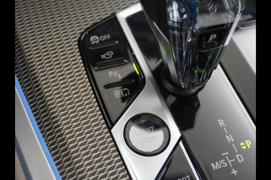 BMW X5 xDrive45e High Executive M SPORT VAN: 69.900,- VOOR: 64.440,- UW HERFSTVOORDEEL: 5.460,- M SPORT MEMORY SEAT | LASER LED | DRIV. ASS. PROFFESIONAL | PANO | 360 CAMERA | LUCHTVERING| ELEK. TREKHAAK | MEGA VOL!
