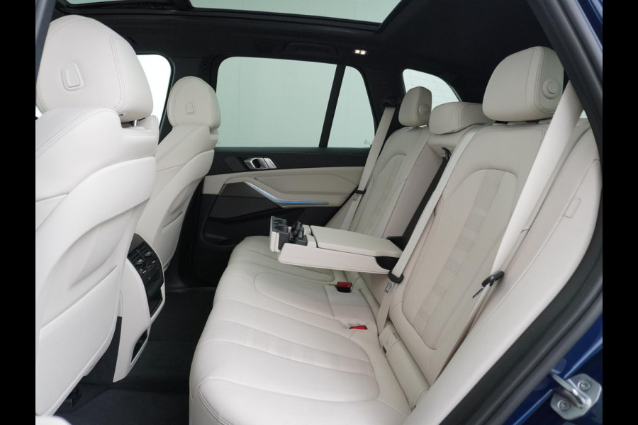BMW X5 xDrive45e High Executive M SPORT VAN: 69.900,- VOOR: 64.440,- UW HERFSTVOORDEEL: 5.460,- M SPORT MEMORY SEAT | LASER LED | DRIV. ASS. PROFFESIONAL | PANO | 360 CAMERA | LUCHTVERING| ELEK. TREKHAAK | MEGA VOL!
