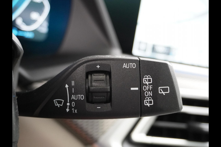 BMW X5 xDrive45e High Executive M SPORT VAN: 69.900,- VOOR: 64.440,- UW HERFSTVOORDEEL: 5.460,- M SPORT MEMORY SEAT | LASER LED | DRIV. ASS. PROFFESIONAL | PANO | 360 CAMERA | LUCHTVERING| ELEK. TREKHAAK | MEGA VOL!