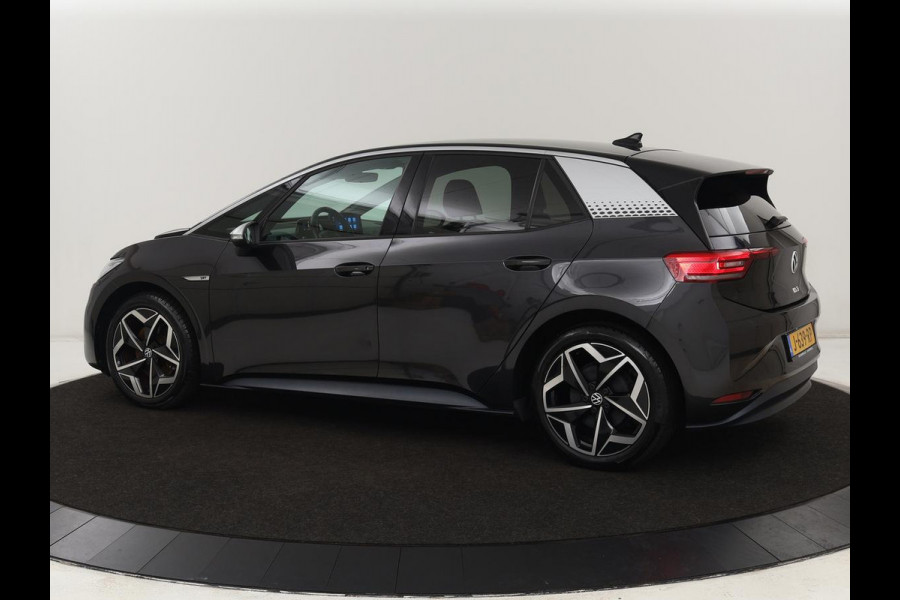 Volkswagen ID.3 First Plus 58 kWh | Automaat | Camera | Stoelverwarming | Climate control | Stuurverwarming | Adaptive cruise | Sfeerverlichting | Navigatie | LMV 19 inch