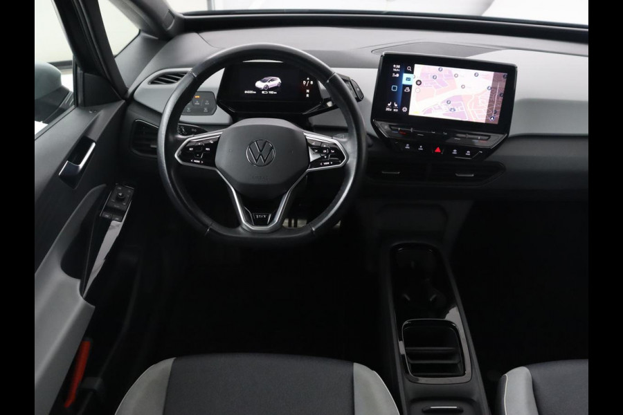 Volkswagen ID.3 First Plus 58 kWh | Automaat | Camera | Stoelverwarming | Climate control | Stuurverwarming | Adaptive cruise | Sfeerverlichting | Navigatie | LMV 19 inch