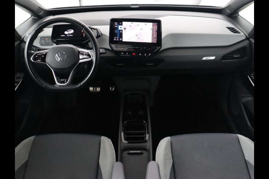 Volkswagen ID.3 First Plus 58 kWh | Automaat | Camera | Stoelverwarming | Climate control | Stuurverwarming | Adaptive cruise | Sfeerverlichting | Navigatie | LMV 19 inch