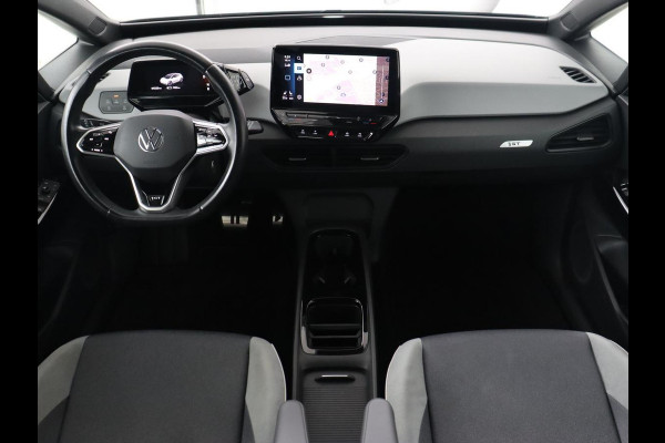 Volkswagen ID.3 First Plus 58 kWh | Automaat | Camera | Stoelverwarming | Climate control | Stuurverwarming | Adaptive cruise | Sfeerverlichting | Navigatie | LMV 19 inch