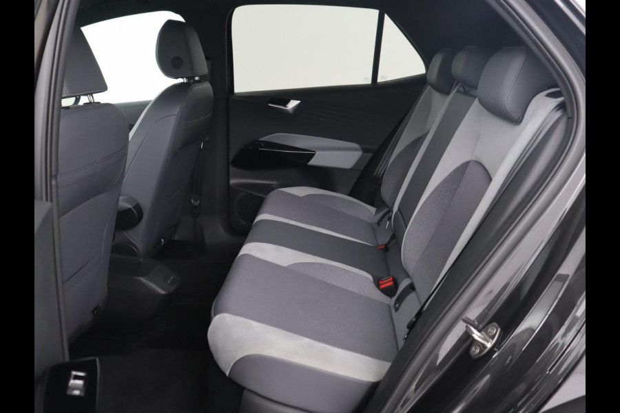 Volkswagen ID.3 First Plus 58 kWh | Automaat | Camera | Stoelverwarming | Climate control | Stuurverwarming | Adaptive cruise | Sfeerverlichting | Navigatie | LMV 19 inch