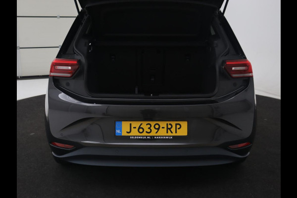 Volkswagen ID.3 First Plus 58 kWh | Automaat | Camera | Stoelverwarming | Climate control | Stuurverwarming | Adaptive cruise | Sfeerverlichting | Navigatie | LMV 19 inch