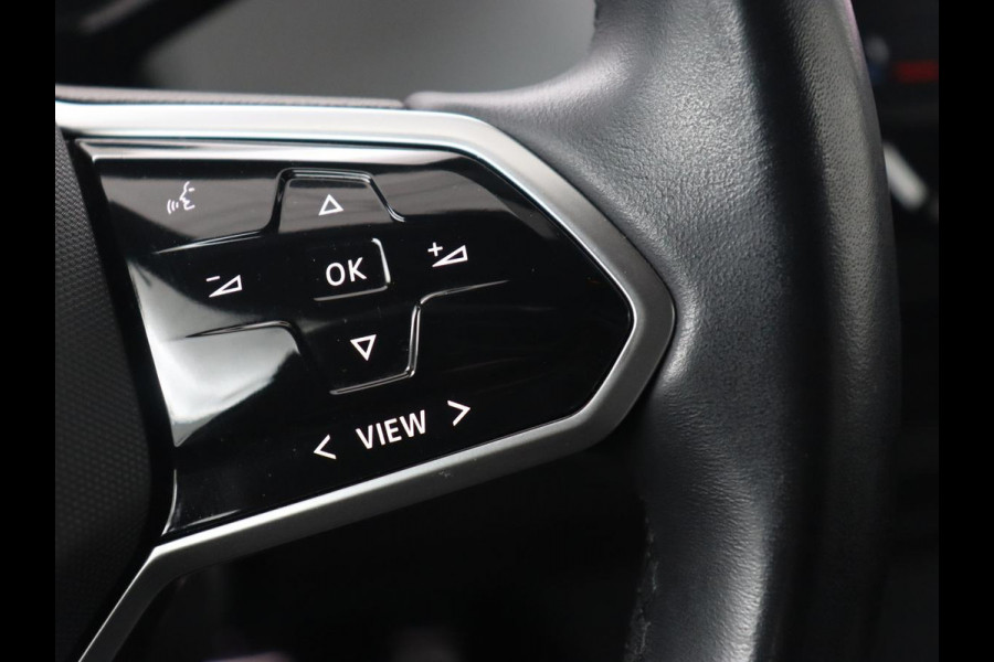 Volkswagen ID.3 First Plus 58 kWh | Automaat | Camera | Stoelverwarming | Climate control | Stuurverwarming | Adaptive cruise | Sfeerverlichting | Navigatie | LMV 19 inch