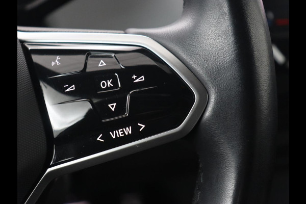 Volkswagen ID.3 First Plus 58 kWh | Automaat | Camera | Stoelverwarming | Climate control | Stuurverwarming | Adaptive cruise | Sfeerverlichting | Navigatie | LMV 19 inch