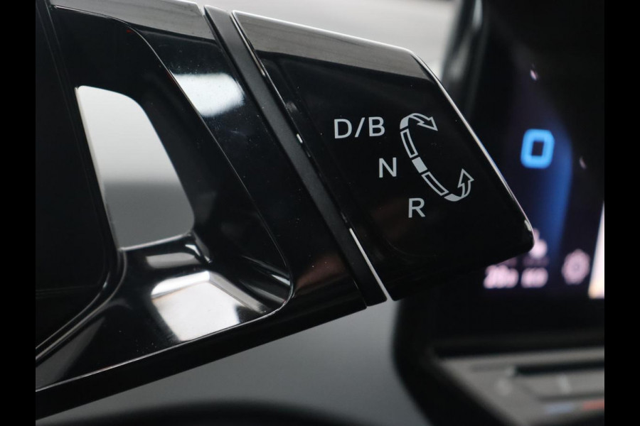 Volkswagen ID.3 First Plus 58 kWh | Automaat | Camera | Stoelverwarming | Climate control | Stuurverwarming | Adaptive cruise | Sfeerverlichting | Navigatie | LMV 19 inch