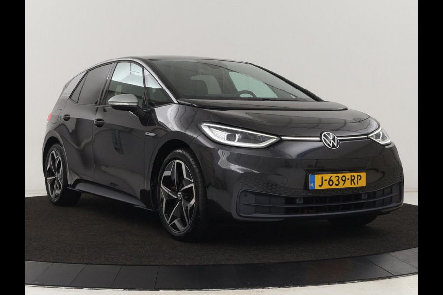 Volkswagen ID.3 First Plus 58 kWh | Automaat | Camera | Stoelverwarming | Climate control | Stuurverwarming | Adaptive cruise | Sfeerverlichting | Navigatie | LMV 19 inch