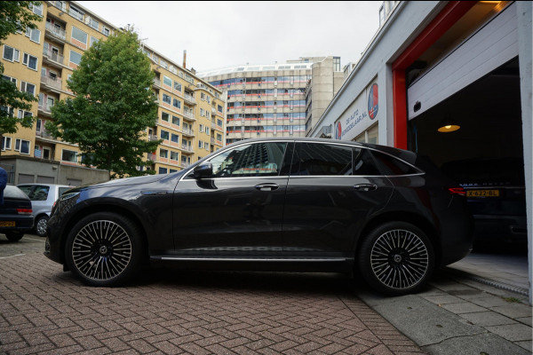 Mercedes-Benz EQC 400 4MATIC AMG Line Premium Plus 80 kWh | BTW | Adaptive Cruise | Lane Departure | 21inch | Sfeerverlichting | Mercedes garantie 04/2026 | Topstaat