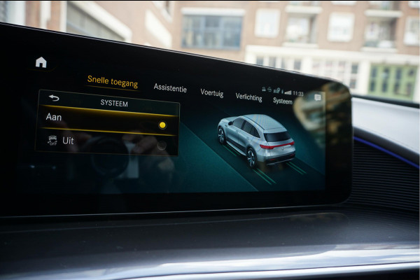 Mercedes-Benz EQC 400 4MATIC AMG Line Premium Plus 80 kWh | BTW | Adaptive Cruise | Lane Departure | 21inch | Sfeerverlichting | Mercedes garantie 04/2026 | Topstaat