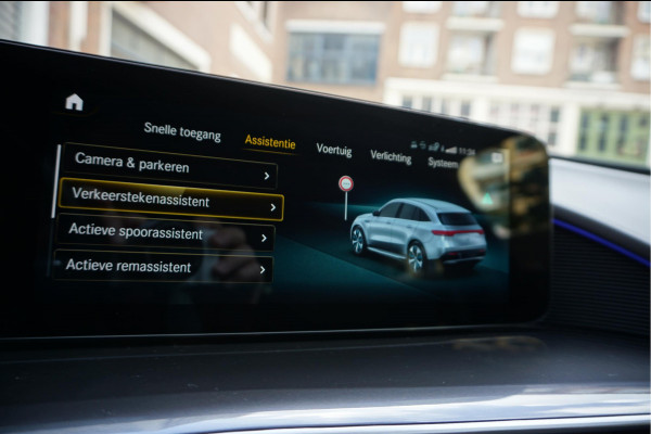 Mercedes-Benz EQC 400 4MATIC AMG Line Premium Plus 80 kWh | BTW | Adaptive Cruise | Lane Departure | 21inch | Sfeerverlichting | Mercedes garantie 04/2026 | Topstaat