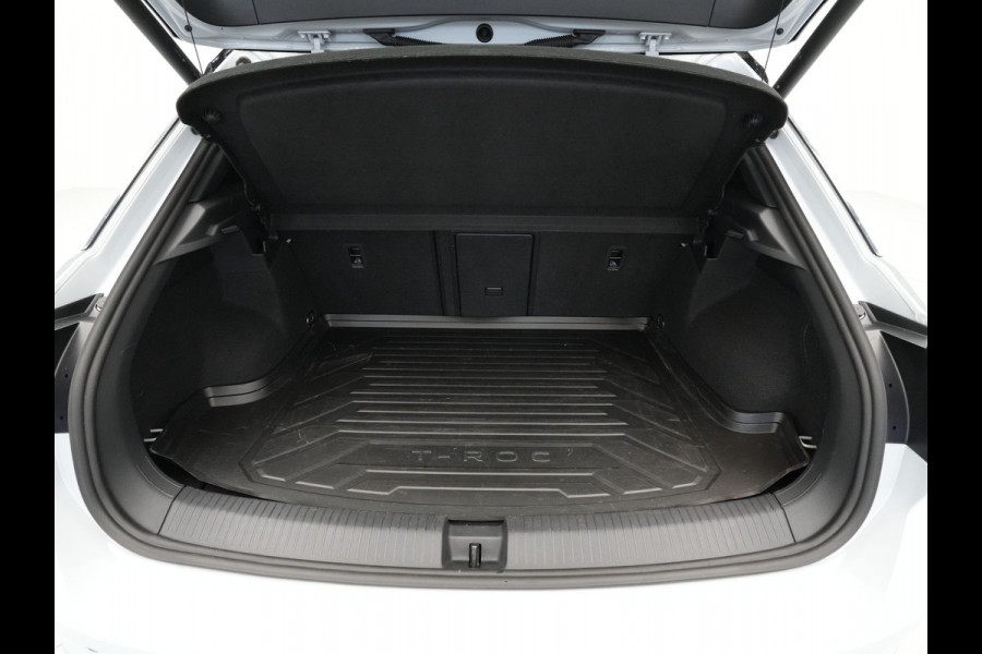 Volkswagen T-Roc 1.5 TSI 150pk DSG R-Line Business Navigatie Carplay Camera 19" velgen Trekhaak Keyless 173